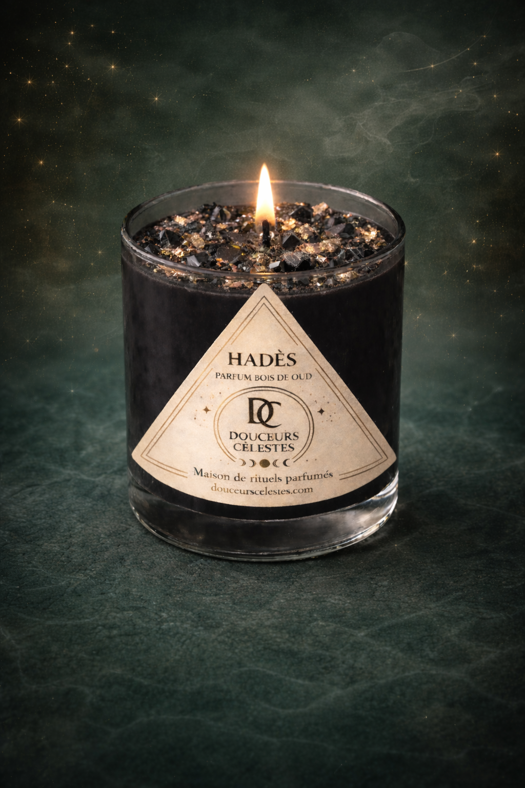 Bougie artisanale Hadès parfum bois de oud, feuilles de cuivre et pierres d'onyx