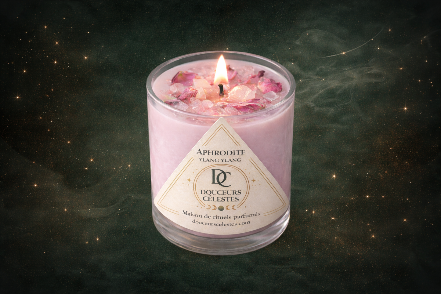 Bougie artisanale Aphrodite parfum ylang-ylang, pétales de roses et pierres de quartz rose
